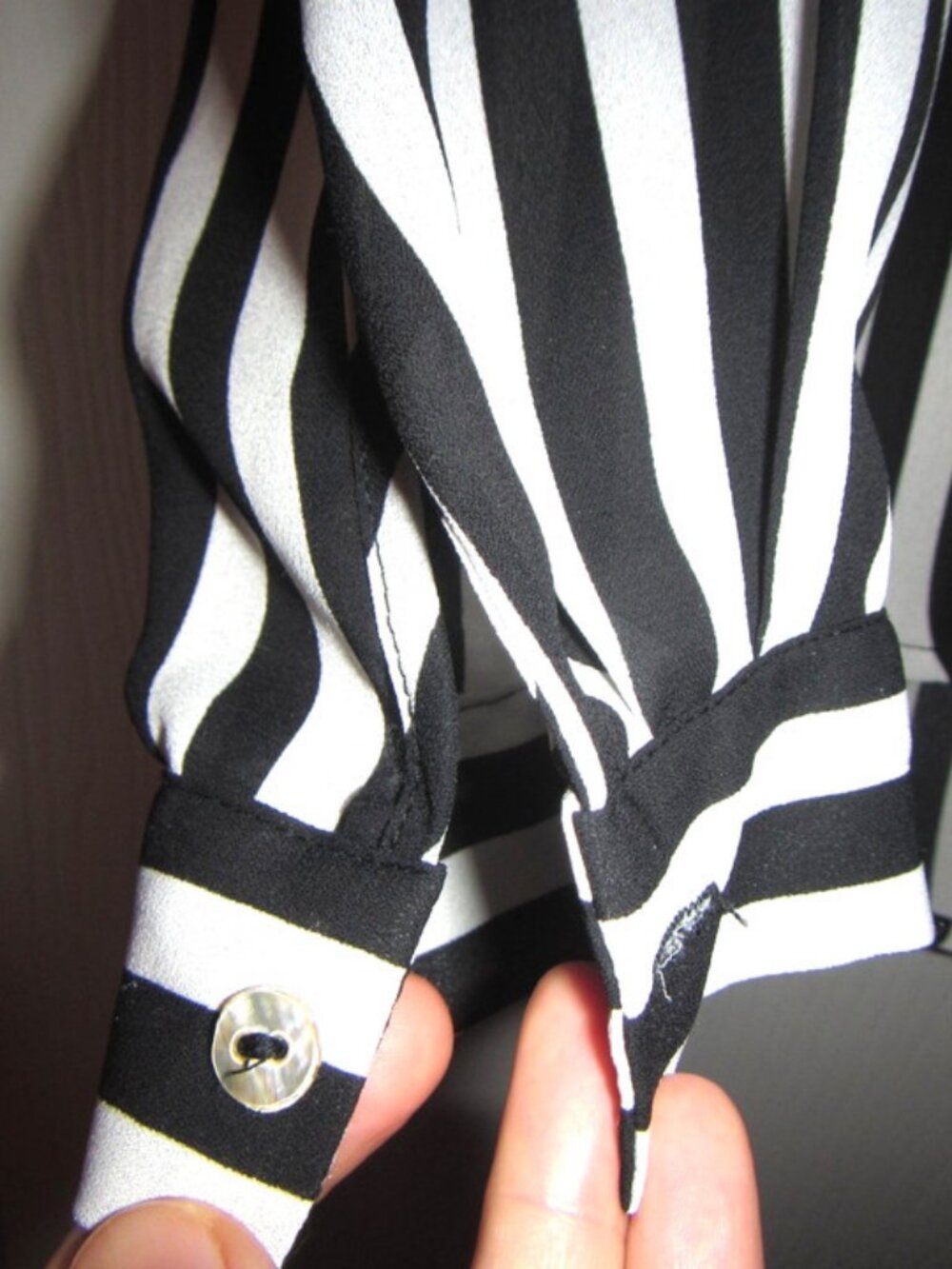 Sans Souci Black White Striped Long Sleeve Button Blouse Shirt MEDIUM - Picture 6 of 15